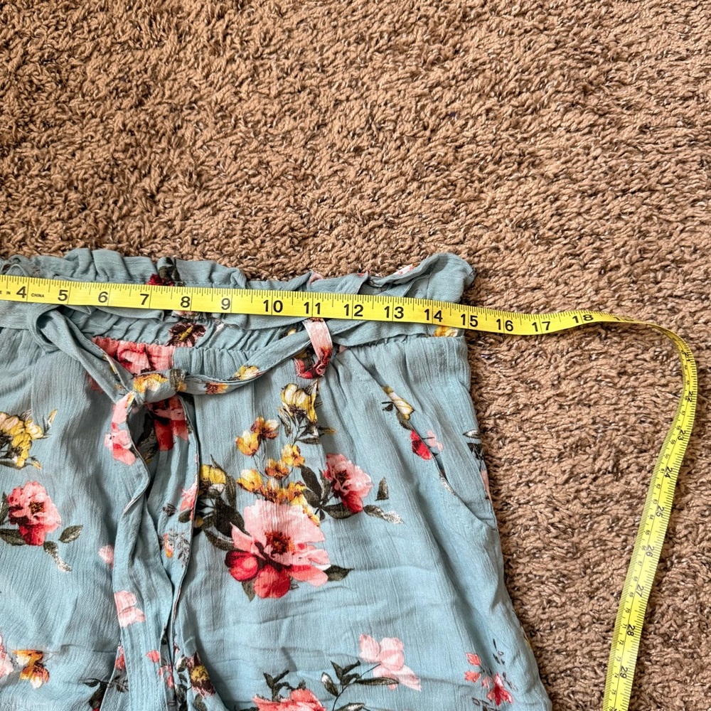 Jolt • Light Blue Floral Shorts w Belt • Women’s Size Medium - Picture 7 of 9